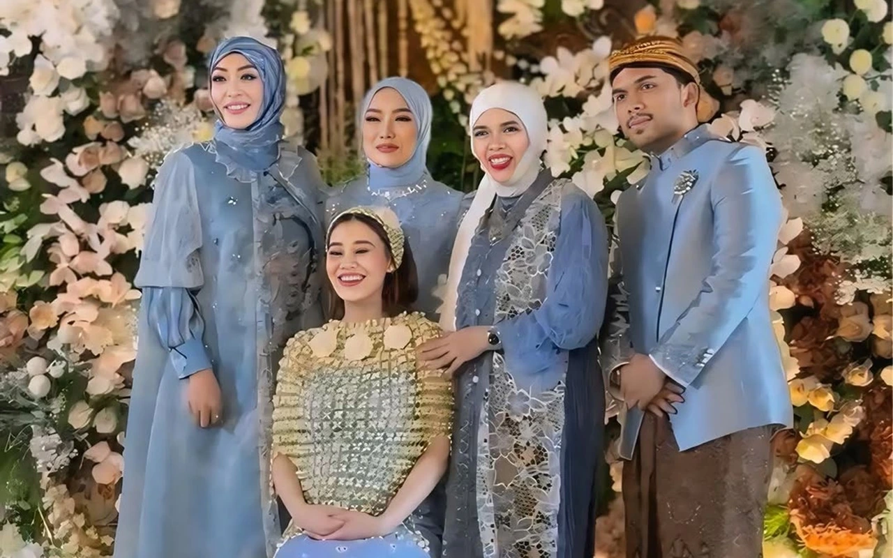 Adab Aaliyah Massaid pada Ibu Tiri hingga Hijab Geni Faruk Jadi Sorotan di Acara 7 Bulan Kehamilan
