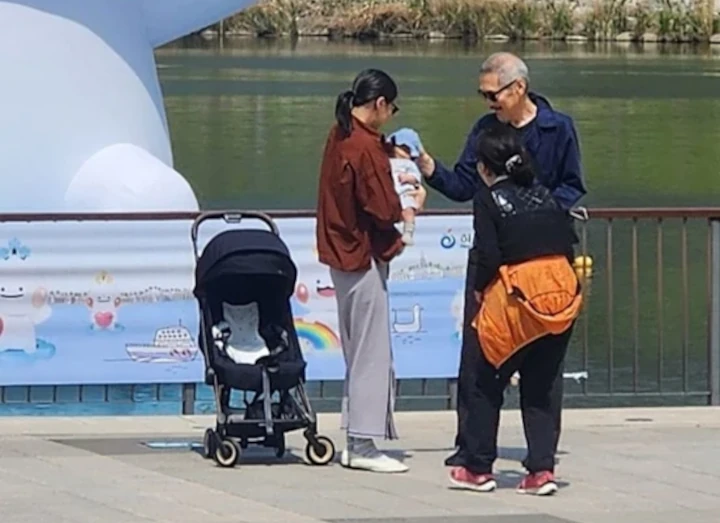 Kim Min Hee & Hong Sang Soo Keciduk Momong Bayi Hasil Perselingkuhan