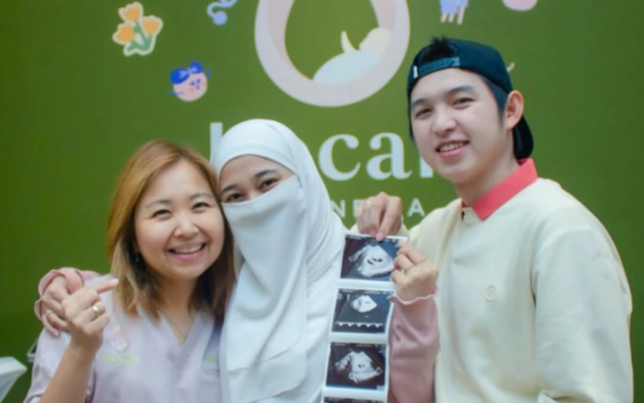 Wajah Tampan Bayi Kembar Ustaz Dennis Lim Akhirnya Terkuak usai Dua Bulan Lahir