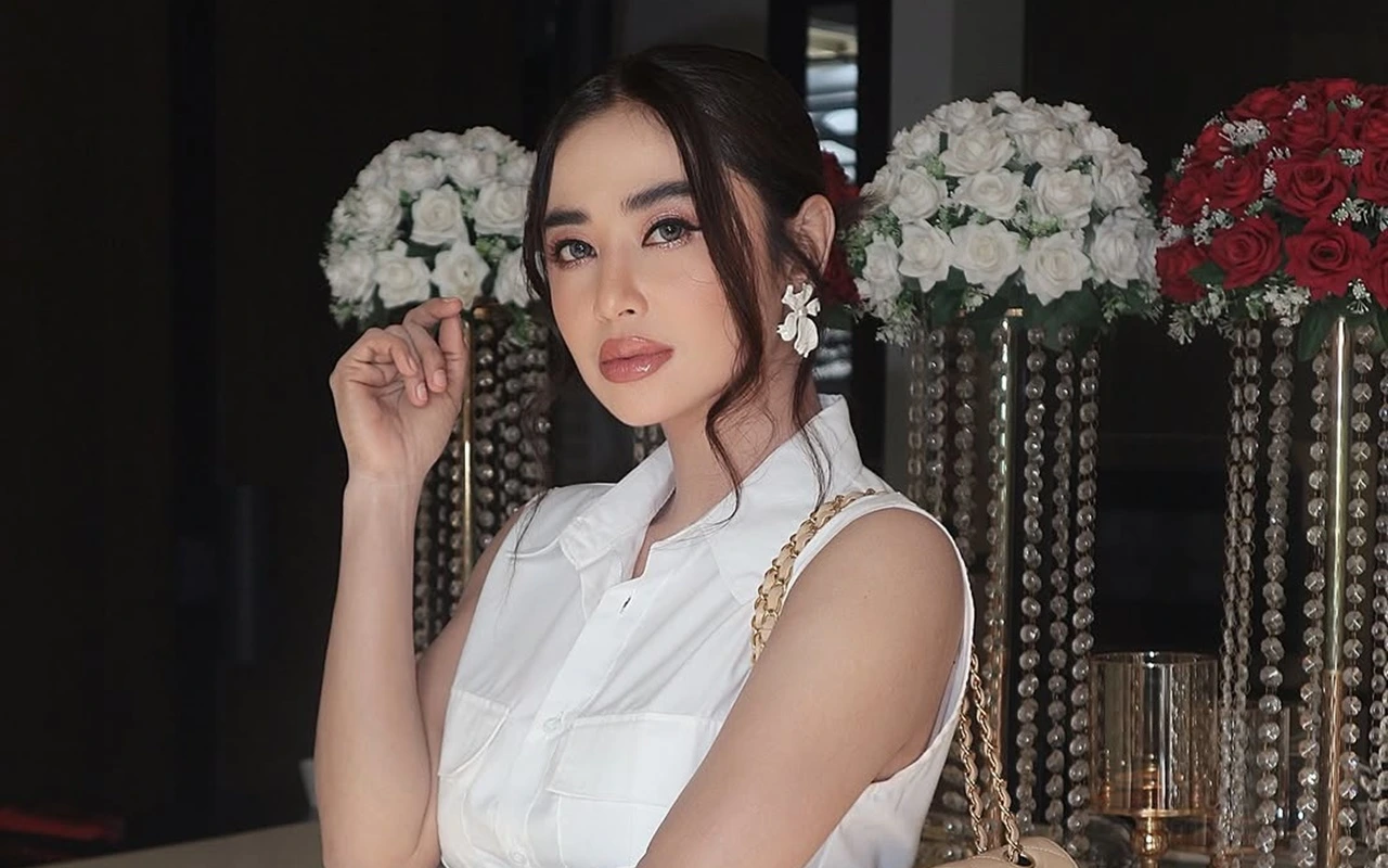 Dewi Perssik Bela Diri usai Disindir soal Nyanyikan Medley 'Pica Pica' dan 'Stecu'