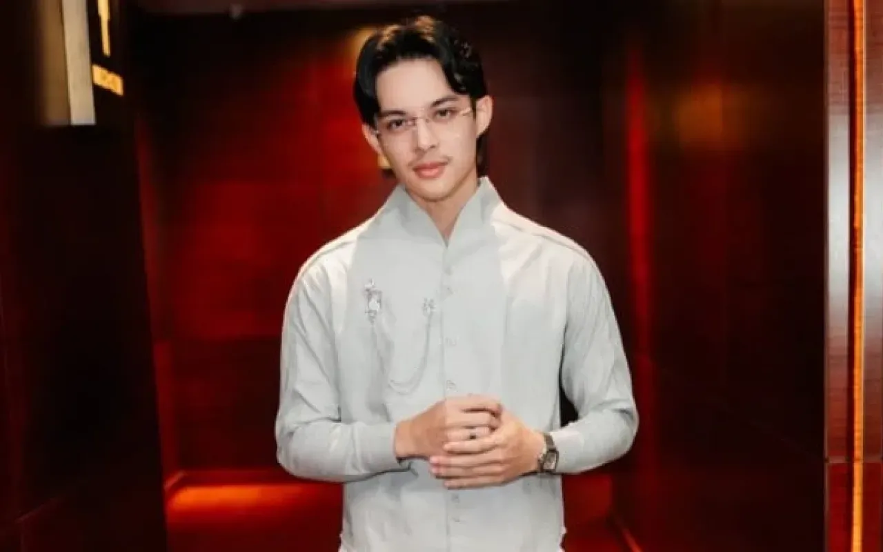 Rey Mbayang Botak Atasi Psoriasis Autoimun, Ini Alasan dan Dampaknya