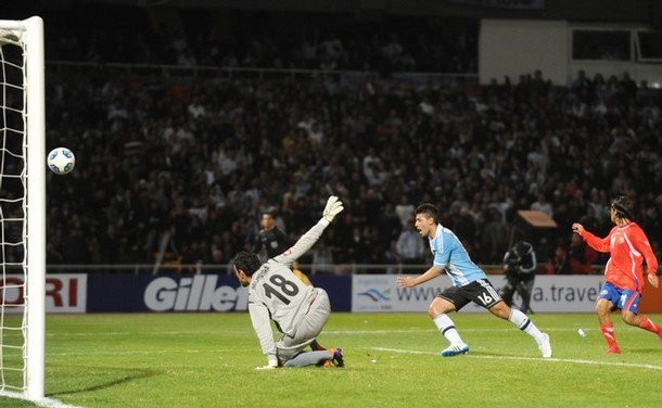 Foto Tuan rumah Copa America 2011 tampil menyerang dan berhasil melibas Costa Rica 3-0