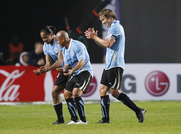 Gambar Foto Alvaro Pereira selamatkan Uruguay lewat gol tunggalnya di menit ke-14