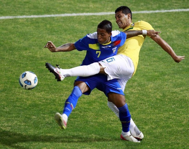 Gambar Foto Brasil memperlihatkan kualitas permainannya dengan membungkam Ekuador 4-2