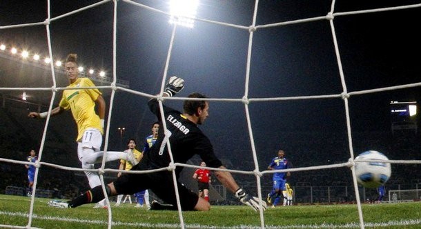 Gambar Foto Brasil memperlihatkan kualitas permainannya dengan membungkam Ekuador 4-2