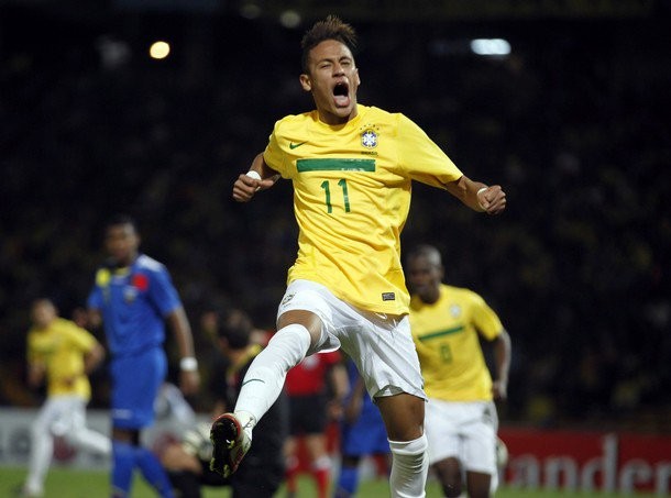 Foto Neymar menjadi pahlawan bagi tim Samba melawan Ekuador setelah berhasil menang 4-2