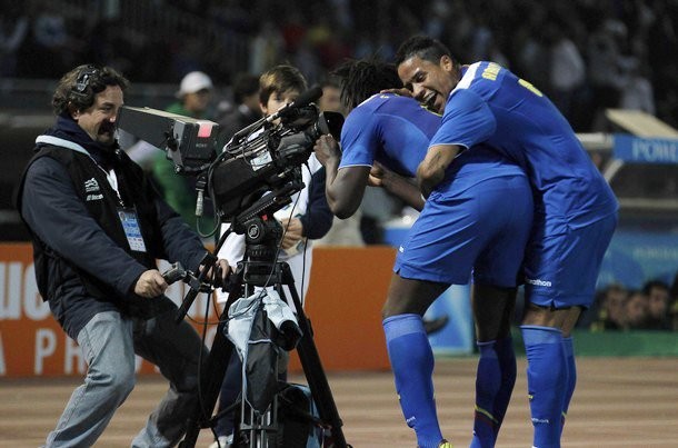 Gambar Foto Brasil memperlihatkan kualitas permainannya dengan membungkam Ekuador 4-2