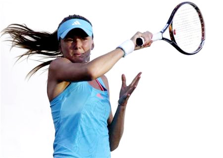 Gambar Foto Daniela Hantuchova menggembalikan bola ke Maria Sharapova