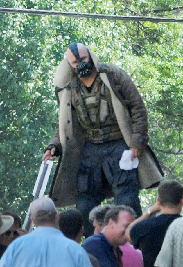 Gambar Foto Tom Hardy konsultasi untuk perannya sebagai Bane