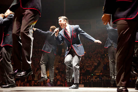 Gambar Foto Giliran Darren Criss (Blaine) menyayi