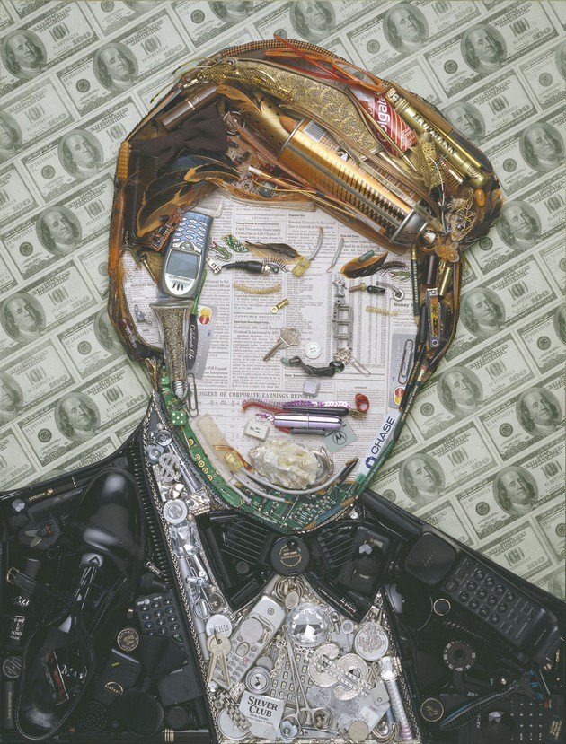 Gambar Foto Donald Trump dibentuk dari ponsel, uang, cerutu dan sepatu