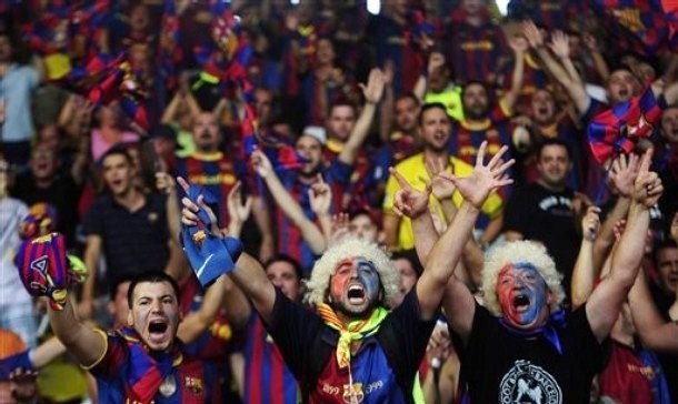 Gambar Foto Suporter Barcelona beri dukungan