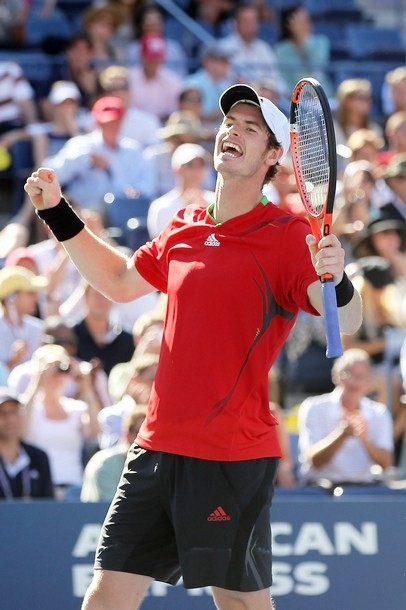 Gambar Foto Andy Murray bersorak usai mengalahkan John Isner di babak perempat final