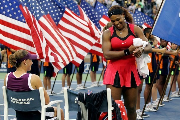 Gambar Foto Serena Williams tersenyum di sela-sela partai final tunggal putri