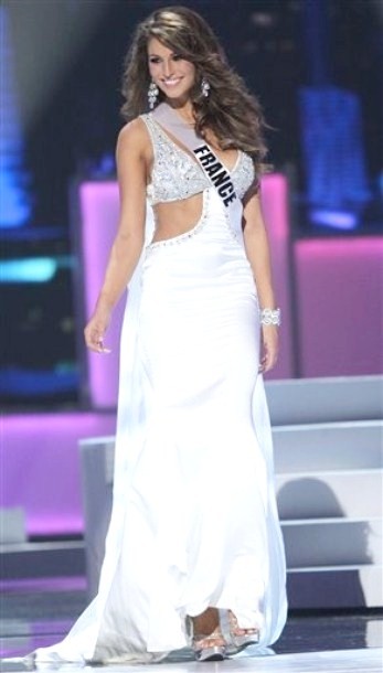 Gambar Foto Miss Perancis Laury Thilleman di ajang Miss Universe 2011