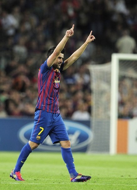 Gambar Foto David Villa merayakan kemenangan setelah membobol gawang AC Milan