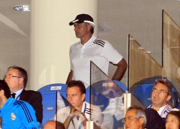 Gambar Foto Pelatih Real Madrid, Jose Mourinho, menyaksikan pertandingan dari tribun penonton