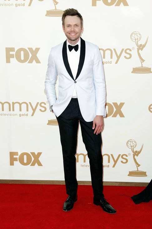 Gambar Foto Joel McHale di Red Carpet Primetime Emmy Awards 2011