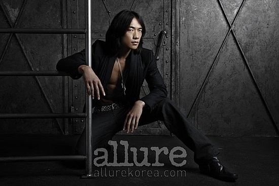 Gambar Foto Rain pernah memanjangkan rambut untuk kepentingan syuting film 'Ninja Assassin'