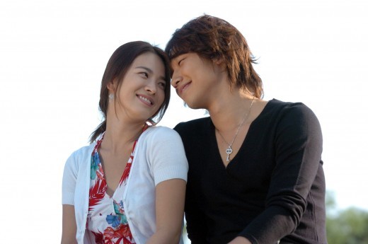 Gambar Foto Salah satu adegan kedekatan Rain dan Song Hye Kyo di serial 'Full House'