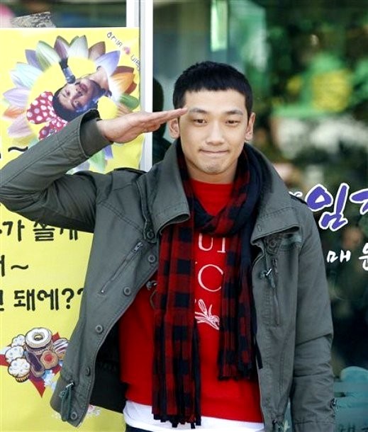 Gambar Foto Rain dalam jumpa fans sebelum menjalani wajib militer
