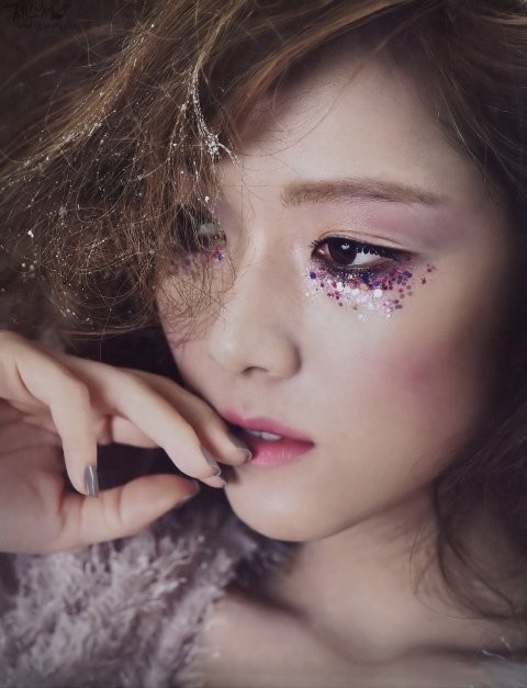 Gambar Foto Dengan polesan make up ringan artistik, Jessica menjadi seorang putri