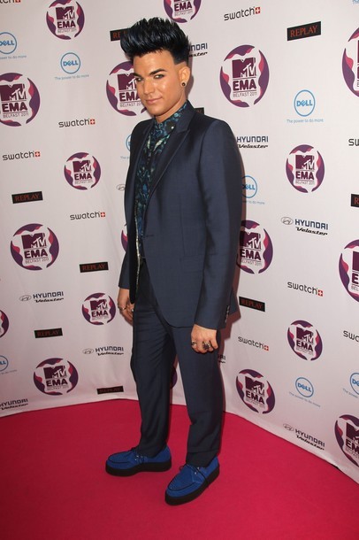 Gambar Foto Adam Lambert di Red Carpet MTV EMA 2011