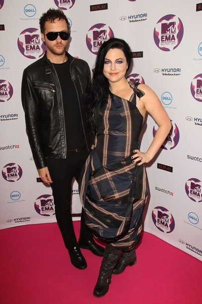 Gambar Foto Amy Lee dan Tim McCord di Red Carpet MTV EMA 2011