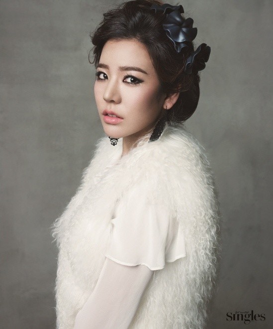 Gambar Foto Sunny dalam majalah Singles edisi November 2011