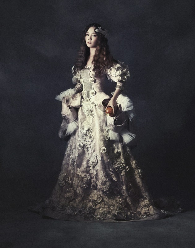 Gambar Foto Tae Yeon dalam teaser image album The Boys