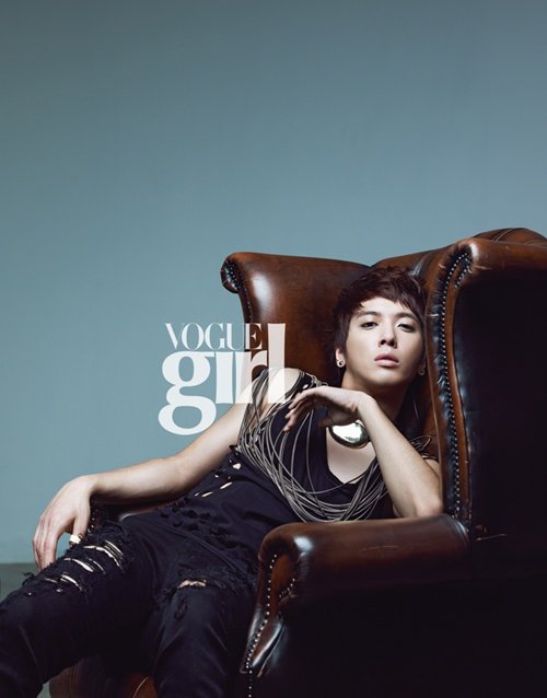 Gambar Foto Jung Yong Hwa untuk majalah Vogue Girl