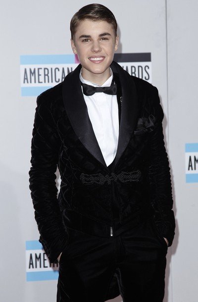 Gambar Foto Justin Bieber di Red Carpet AMA 2011