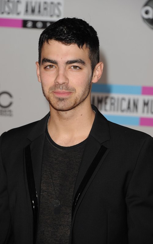 Gambar Foto Joe Jonas di Red Carpet AMA 2011