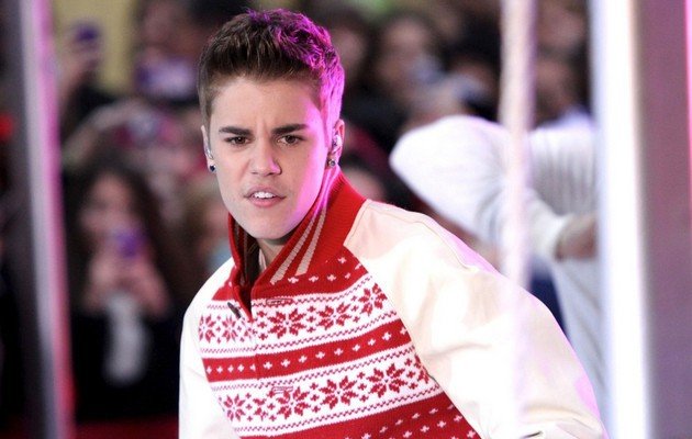 Gambar Foto Justin Bieber saat tampil di acara 