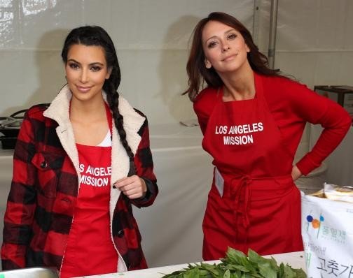Gambar Foto Kim Kardashian dan Jennifer Love Hewitt di perayaan Thanksgiving