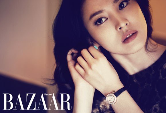 Gambar Foto Pose Song Hye Kyo di Majalah Harper's Bazaar