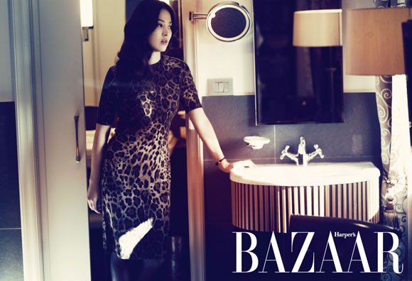 Gambar Foto Song Hye Kyo Tampil Menawan di Majalah Harper's Bazaar