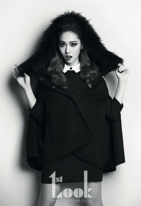 Gambar Foto Jessica Tampak Trendi di Majalah First Look
