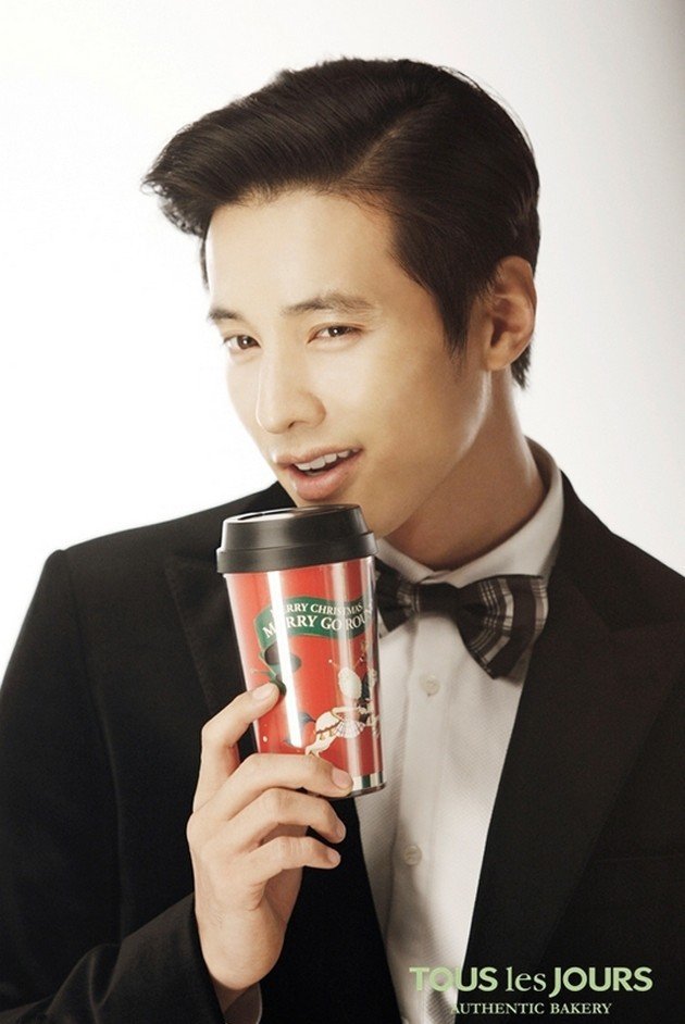 Gambar Foto Pose Won Bin di Iklan Bakery Tous Les Jours