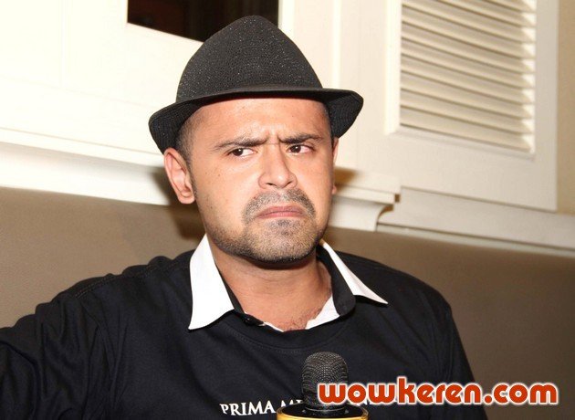 Gambar Foto Mike Lucock Sulit Menjalani Peran di 