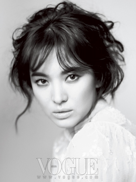 Gambar Foto Close-up Song Hye Kyo di majalah Vogue Korea edisi Desember 2011