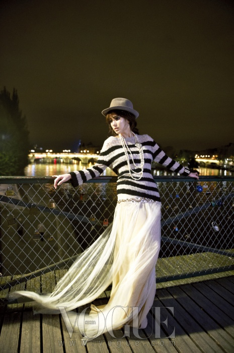 Gambar Foto Song Hye Kyo di majalah Vogue Korea edisi Desember 2011