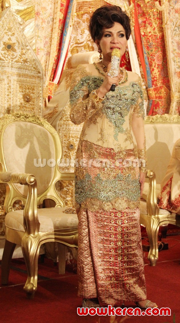 Foto Dorce Gamalama Bahagia Anak Angkatnya Rizky Telah Menikah Foto 2 Dari 52