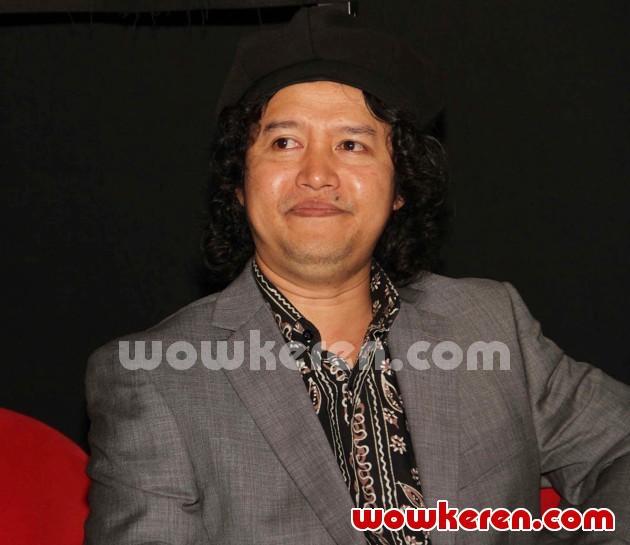 Andrea Hirata Berita, Foto, Video, Lirik Lagu, Profil