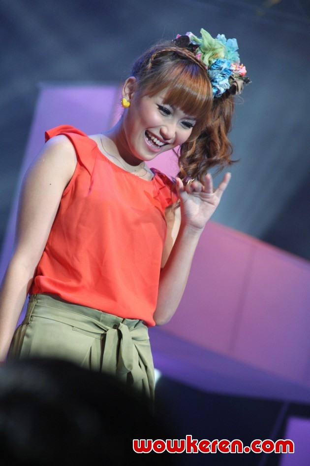 Gambar Foto Ayu Ting Ting di Parade Global TV - 100% Ampuh