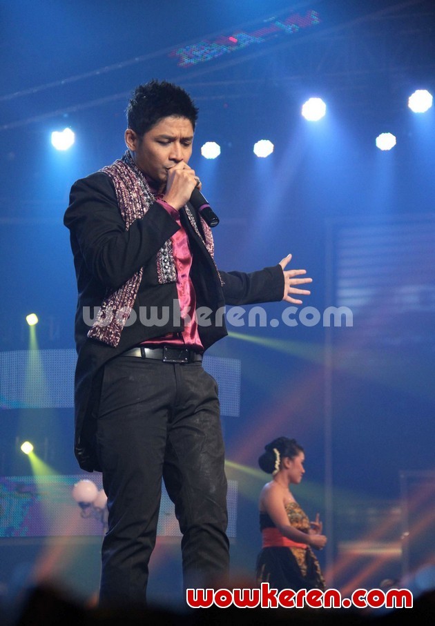 Gambar Foto Pasha Ungu di Konser 'Dekade Trans Untuk Indonesia'