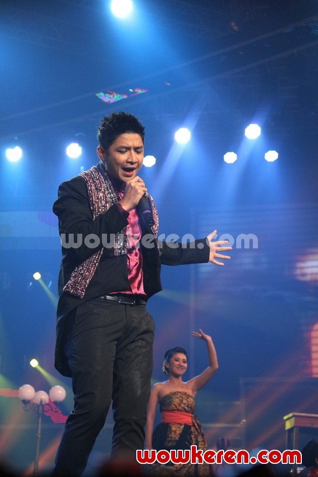 Gambar Foto Pasha Ungu di Konser 'Dekade Trans Untuk Indonesia'
