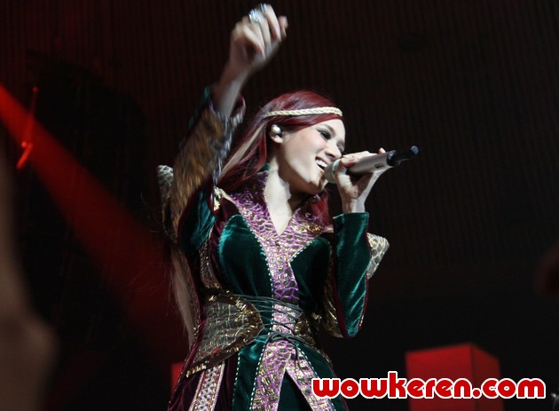 Gambar Foto Mulan Jameela di Parade Global TV - Salut Indonesia 2011