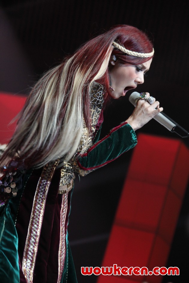 Gambar Foto Mulan Jameela di Parade Global TV - Salut Indonesia 2011