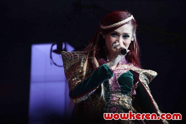 Gambar Foto Mulan Jameela di Parade Global TV - Salut Indonesia 2011